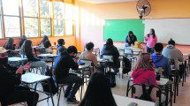Imagen de Llegar al último año de secundaria a tiempo: las diferencias en Río Negro y Neuquén