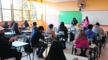 Más de un centenar de estudiantes de distintas localidades se anotaron para las clases de los sábados. Foto Archivo: Juan Thomes.