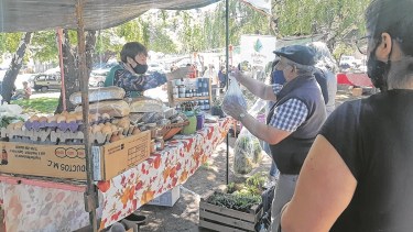 Comenzó la temporada de los alimentos frescos directo al consumidor en Bariloche. Gentileza