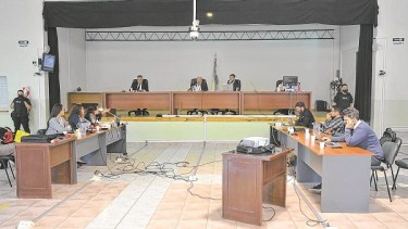 Son 15 acusados por crímenes cometidos durante la dictadura. El lunes a las 8.30 siguen las abogadas oficiales y luego alegarán el resto de los defensores.
(Yamil Regules)