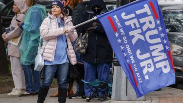 Los seguidores de Q-Anon aseguran que el hijo del ex presidente volverá antes de la madrugada del miércoles.-