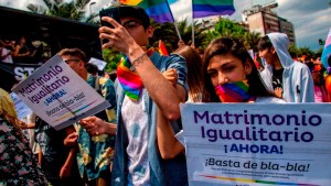Diputados chilenos aprobaron el matrimonio igualitario y ahora deberá ser votado por el Senado