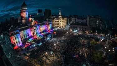 Una «marea arcoiris» inundó la Capital y  ciudades del país con festejos y reclamos