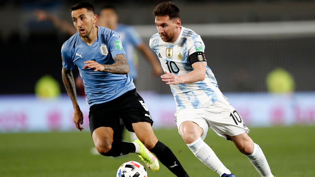 Messi, que arrastra una lesión, quiere estar desde el comienzo ante Uruguay. 