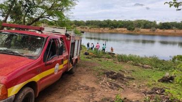 Los amigos del pescador pidieron auxilio inmediato a personal de bomberos.-