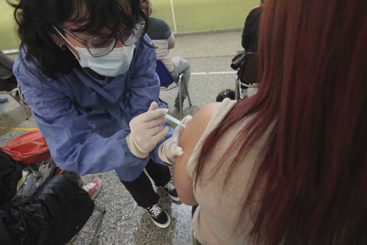 La estrategia en la campaña de vacunación de Neuquén sigue con operativos a demanda. Foto: Oscar Livera