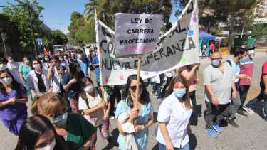 Ayer, Siprosapune llevó su reclamo a la Casa de Gobierno. (Oscar Livera).-