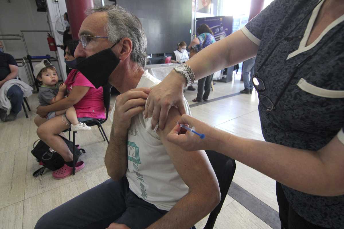 En Neuquén se aplican primeras, segundas y terceras dosis de las vacunas. (Foto: archivo Oscar Livera)