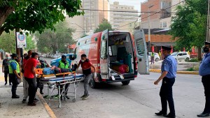 Acusaron a las personas que atropellaron al policía en una persecución en el centro de Neuquén