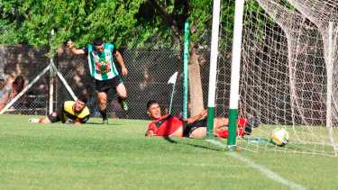 Deportivo Huergo goleó a San Carlos 5 a 1. Fotos: Néstor Salas 
