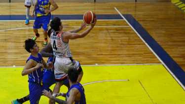 Eidintas marcó 11 puntos y falló el tiro del final en la victoria de Del Progreso sobre Viedma. Fotos: Andrés Maripe
