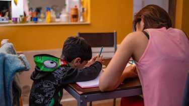 Si bien la escuela cumple un rol fundamental en la educación, hay que tener en claro que esto comienza en casa.