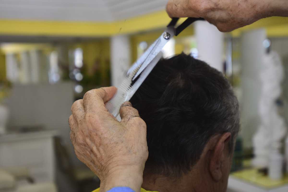 Los peluqueros solían cortar pelucas con cabello falso, de ahí surgió el nombre peluquero. Foto: Andrés Maripe