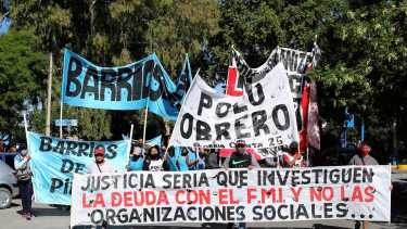 La marcha se realizó pasadas las 10, sobre calle Avenida Roca y San Martín. Fotos Juan Thomes.
