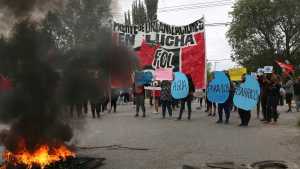 Movimientos sociales cortaron calles por la falta de agua en la zona norte de Roca