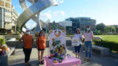Las reuniones de los viernes son abiertas para todos los vecinos de la localidad. Los viernes se reunen a recolectar alimentos en el Monumento a la Manzana. Fotos Andrés Maripe
