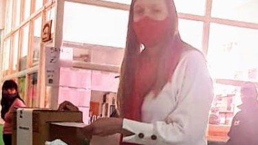 Silvana Pérez (UCR) votó en la  Escuela N° 4. Foto: Gentileza. 