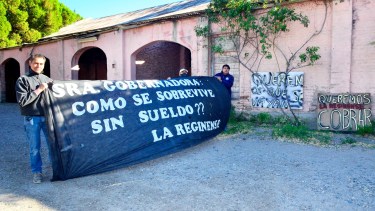 Trabajadores de La Reginense hace 11 meses reclaman que les paguen sus sueldos. (Foto Néstor Salas)