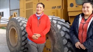 Lucía, la primera maquinista en Vialidad de Neuquén: una historia que recién empieza