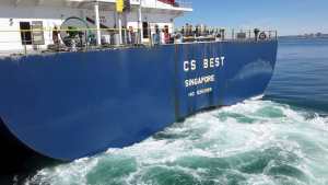 Partió desde San Antonio el último buque de la temporada frutícola regional