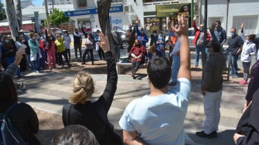El gremio hizo asambleas en la capital y el interior de Neuquén. Foto: Yamil Regules.