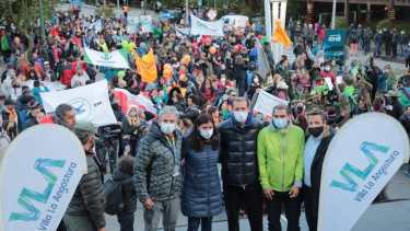 Hay cuatro casos activos de coronavirus en Villa La Angostura. Foto: Gentileza @OmarGutiérrezok