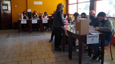 Tres listas compiten hoy para renovar un tercio del Consejo de Administración de la CEB. 