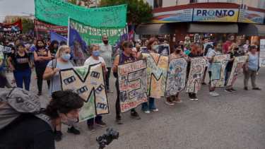 La marcha se realiz´´o esta tarde en el centro de Cipolletti. Foto: Oscar Livera