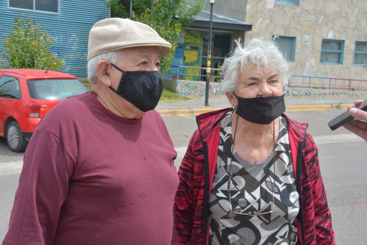 Celina y Sixto viven en Neuquén , y cada elección es para ellos  como una fiesta. Foto: Yamil Regules