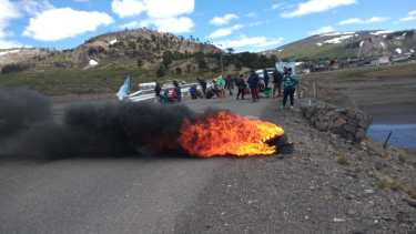 La interrupción al tránsito en Caviahue es por tiempo indeterminado. Foto: Gentileza