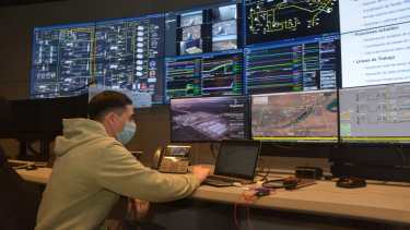 En sus nuevas instalaciones en grupo Techint mide densidades, velocidades, caudales, temperaturas y presiones.  (Foto: Yamil Regules)