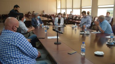 Los legisladores recibieron a la funcionaria y al subsecretario Alejandro Ramella. Foto: Yamil Regules.