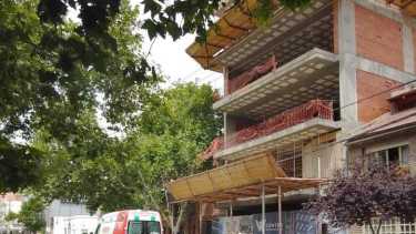 El obrero cayó desde un montacargas a dos metros de altura. Foto: Gentileza