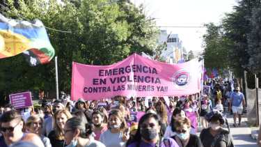 La marcha en el centro de Neuquén. Foto: Florencia Salto