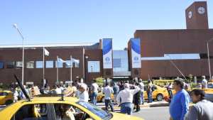 Levantaron el corte en Leloir los choferes que se oponen a licencias para Taxi Rosa de Neuquén