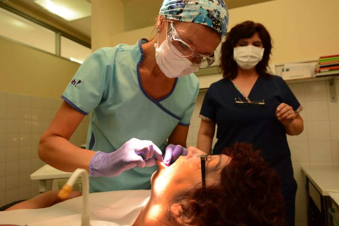 Profesionales de Salud resaltaron que la detección temprana permite un tratamiento adecuado del cáncer bucal. Foto: Gentileza Neuquén Informa 