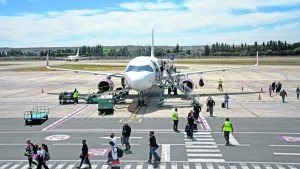 El aeropuerto de Neuquén y una prórroga de la concesión a ciegas