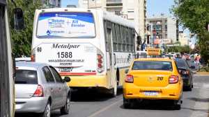 Con una fuerte oposición, el jueves se tratará la parada rosa de taxis en Neuquén