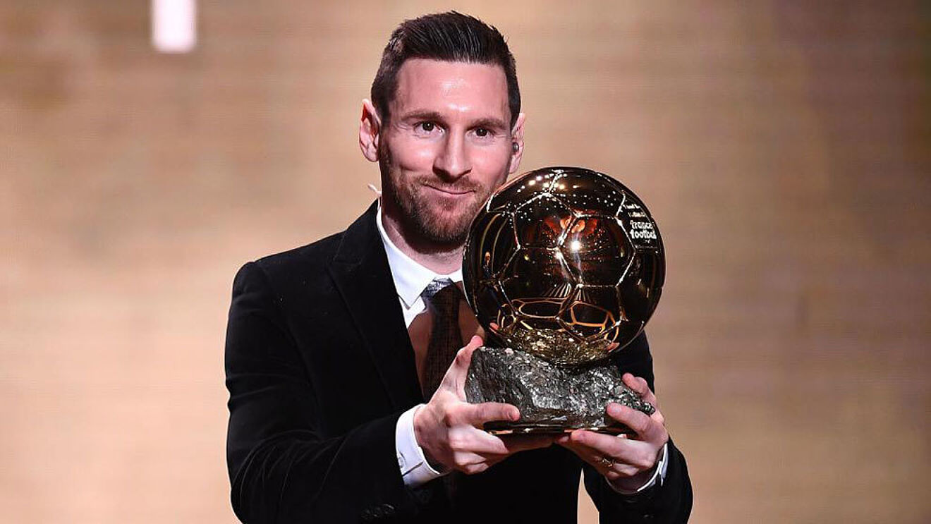 Lionel Messi levantó nuevamente el trofeo de mejor jugador del planeta. 