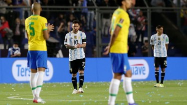 Messi volvió a jugar de arranque contra Brasil. 