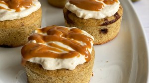 Muffins de banana split sin azúcar y 100% integrales