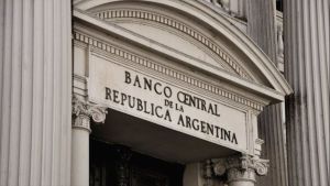 Otra medida del Banco Central para intentar frenar la sangría de reservas