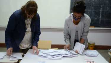 El recuento de votos fue rápido y a las 19:30 Juntos Somos Río Negro ya festejaba en Bariloche. Foto: Chino Leiva