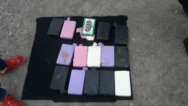 La droga estaba en el interior de piñatas de distintos colores. Un perro de la División Canes detectó la mercancía en el auto. (foto: archivo)