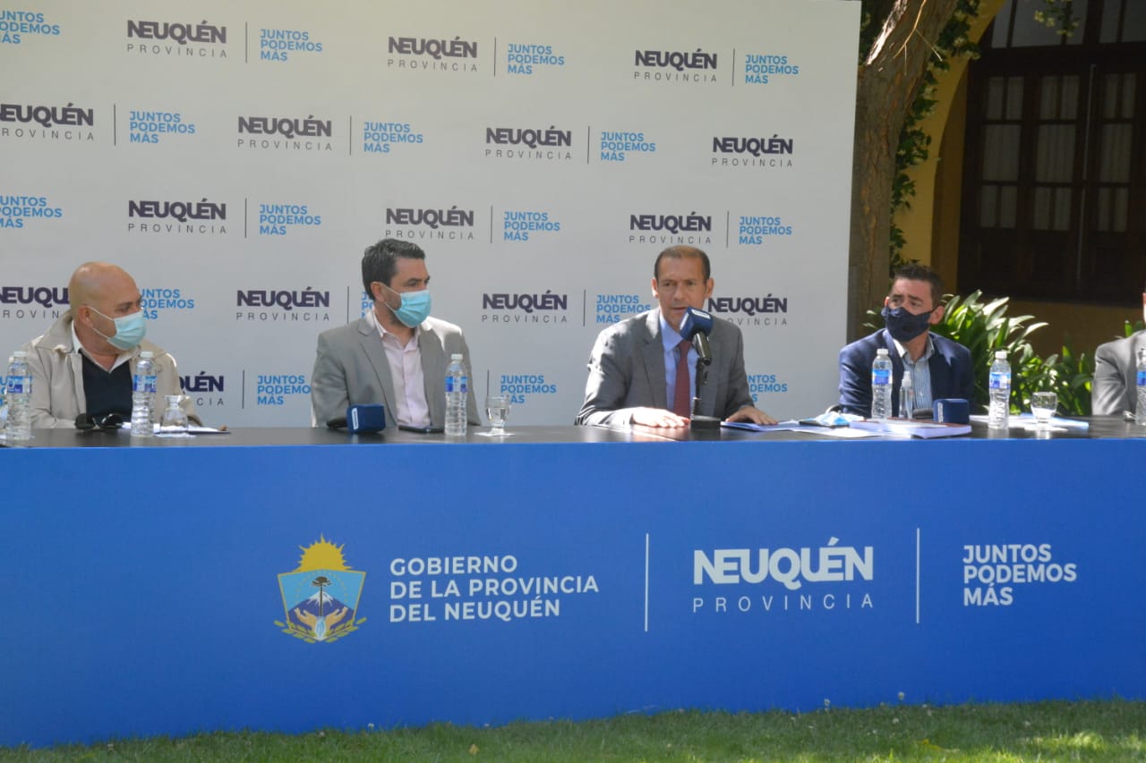 Se firmó un acuerdo para el traspaso desde el ejército a Neuquén de 20 hectáreas en San Martín de los Andes, para loteos sociales. (Foto: Yamil Regules)