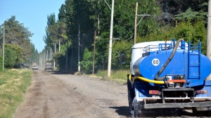 Licitan el servicio de camiones regadores para la zona rural y urbana de Regina