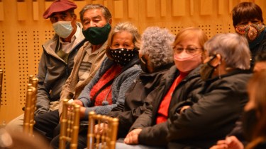 Los adultos mayores aprovecharon para conocer el Centro Cultural de Cutral Co (Foto: gentileza)