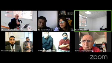 El juez Federico Sommer dio a conocer el veredicto esta mañana. La familia del policía Nahuelcar siguió por Zoom la audiencia. (Foto: captura de video)