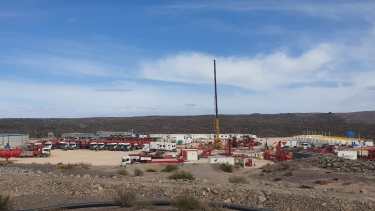 La operadora comenzó a fines de octubre a fracturar el pozo más remoto de Vaca Muerta. (Foto: Gentileza)