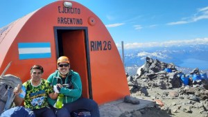 Daniel Saez, el primer deportista ciego de Neuquén que hizo cumbre en el Lanín